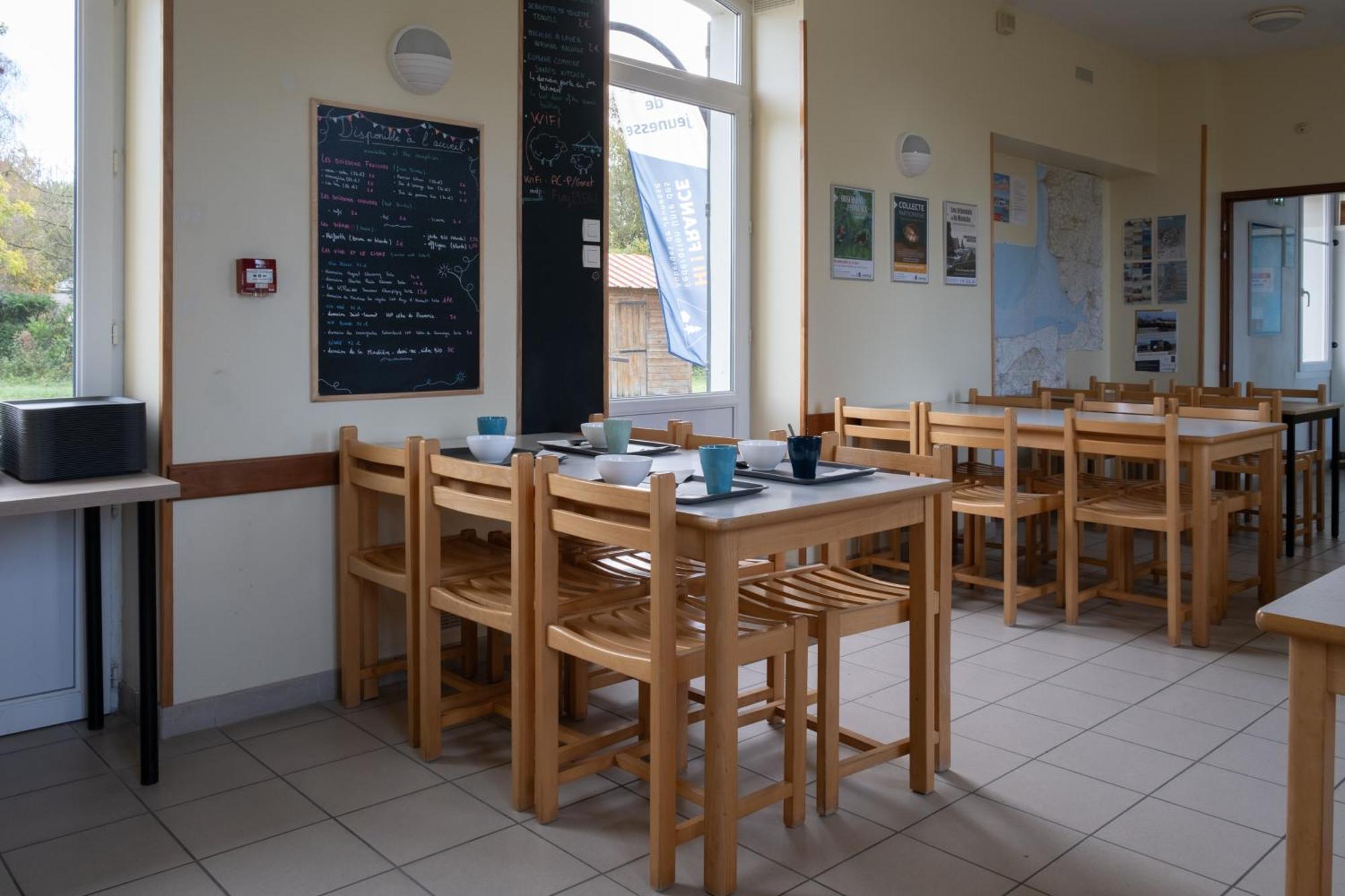 Auberge De Jeunesse Hi Genêts Exteriör bild