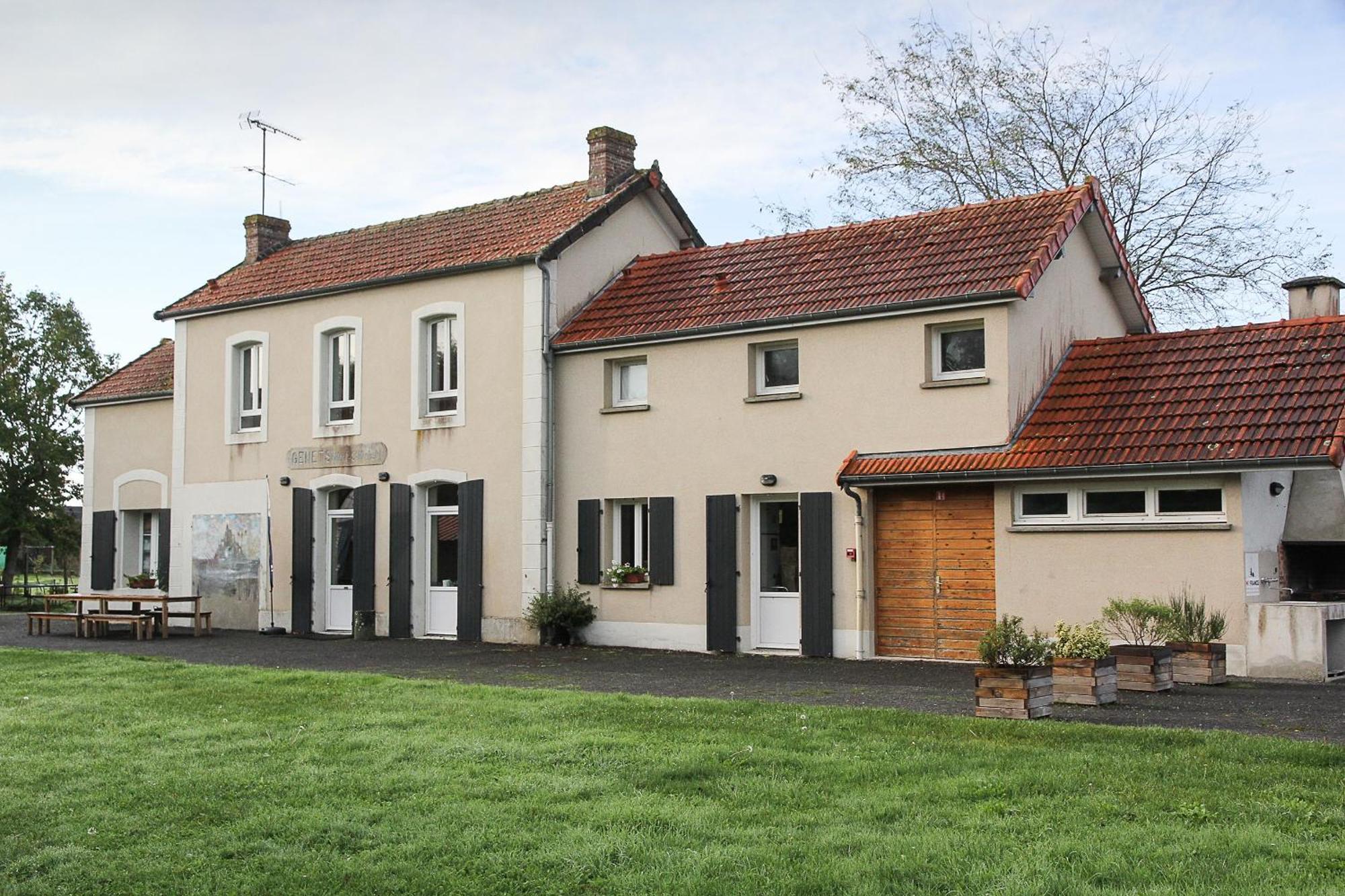 Auberge De Jeunesse Hi Genêts Exteriör bild